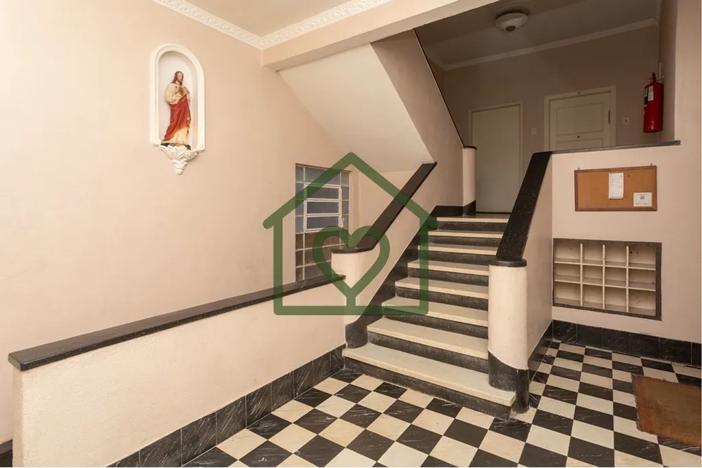 Imagem No Bairro Rio Branco, raro apartamento térreo elevado, localizado na Rua Schiller n° 105, com 2 am...