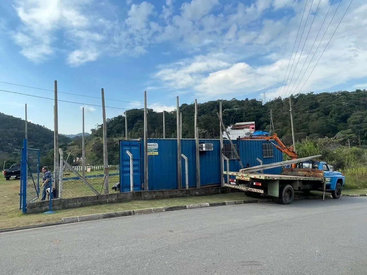 Imagem Área Empresarial e Industrial de Alto Potencial com Estacionamento para até 70 Vagas no Final de Obras
