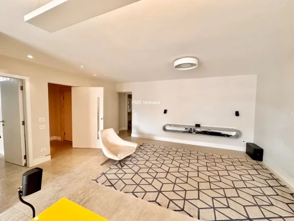 Imagem Excelente Oportunidade: Apartamento de Luxo à Venda em Indianópolis, São Paulo-SP - 2 Quartos, 2 Suítes, 3 Salas, 4 Banheiros, 3 Vagas - 150m².