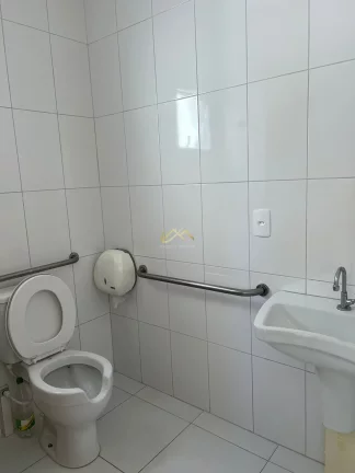 ÓTIMA COBERTURA COM PISCINA PRIVATIVA E ELEVADOR PARA CADEIRANTE ATÉ A PISCINA COMUNITÁRIA