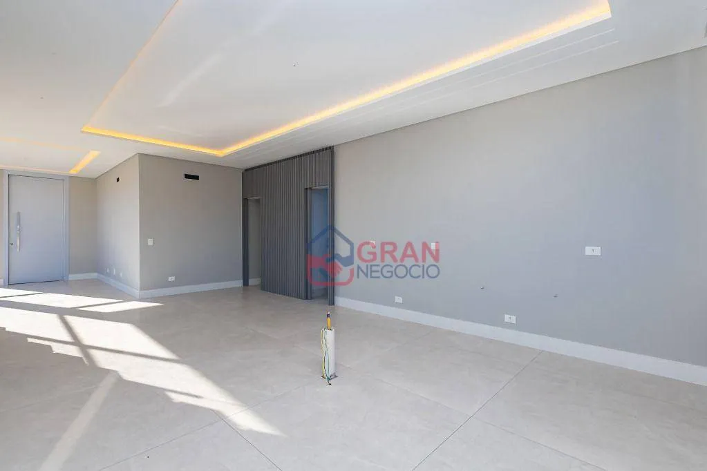 Imagem Casa alto padrão a venda próximo ao parque Tingui