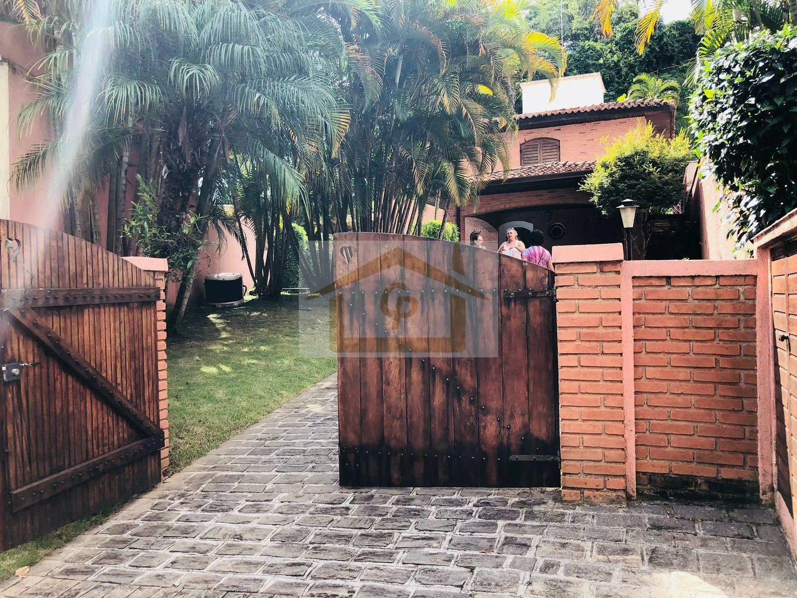 Imagem São 4 quartos, sendo 2 suítes, 5 vagas, Imperdível , residencial com apenas 34 casas