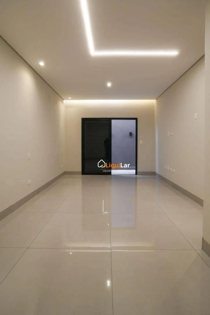 Imagem Casa Térrea de Alto Padrão na TV Morena com 3 Suítes, Piscina Aquecida e Pé-Direito Duplo