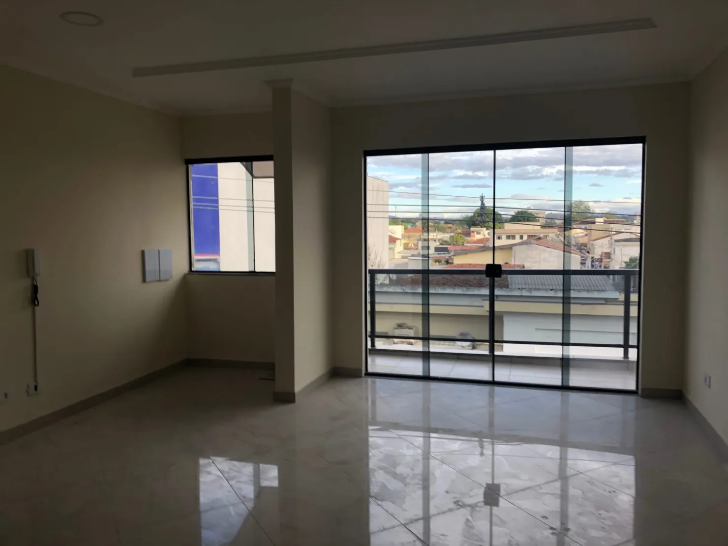 Foto do imóvel Apartamento para Locação 3 Quartos, 1 Suite, 99.04M², Centro, Pindamonhangaba - SP | Sala Comercial Luo Xuehong