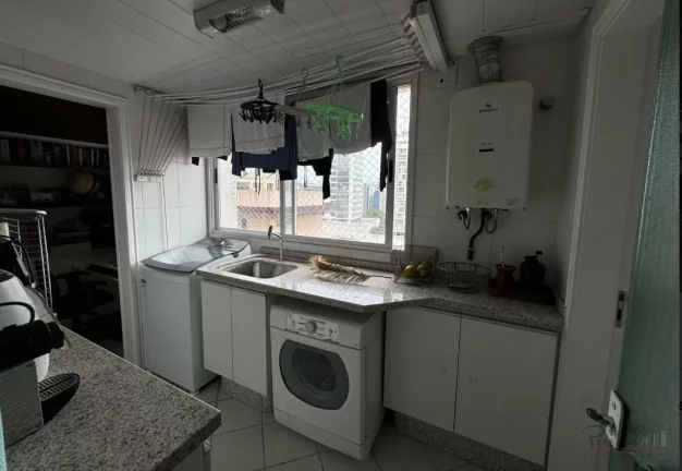 Imagem Excelente apartamento situado no coração de Florianópolis, oferecendo uma combinação única de ...