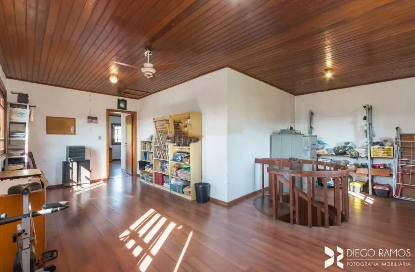 Imagem Casa para Venda - 190m², 4 dormitórios, sendo 1 suites, 2 vagas - Partenon