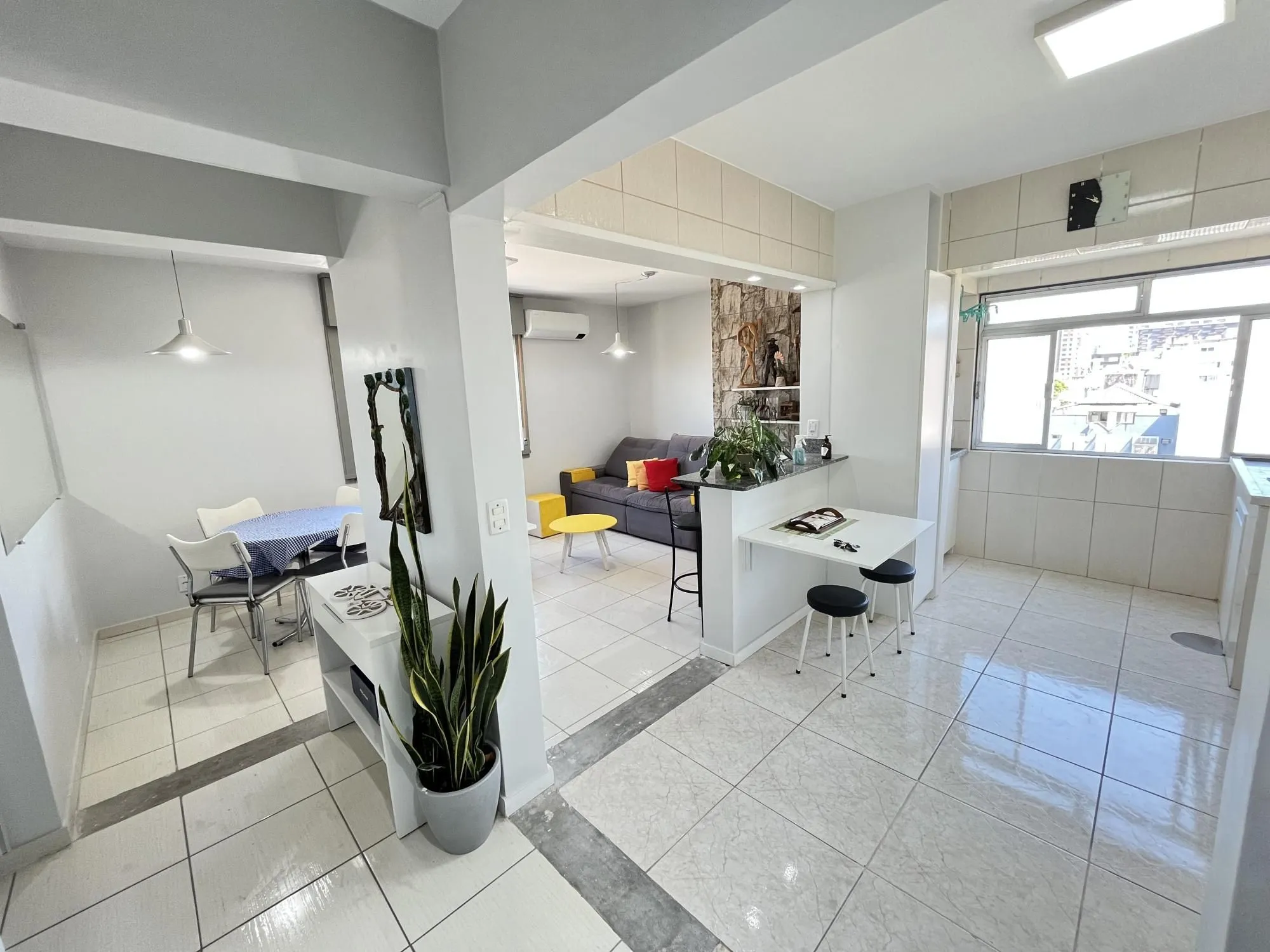Imagem Apartamento de 2 quartos e 1 vaga de garagem no bairro Farroupilha em POA