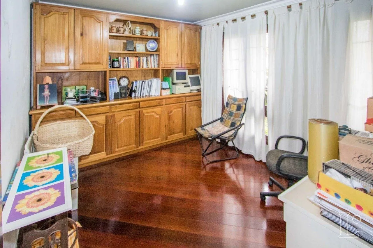 Imagem Casa para Venda - 485m², 4 dormitórios, sendo 1 suites, 3 vagas - Cristal