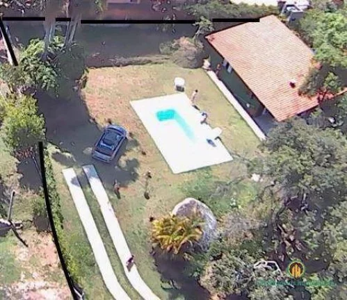 Chácara com lago e piscina 2 casas 2.700m2 de área a apenas 50km de SP