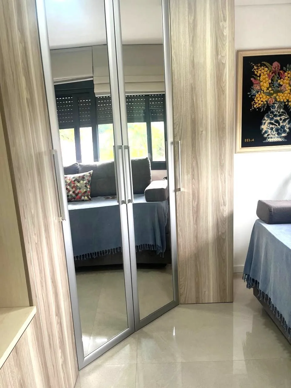 Imagem Apartamento no bairro Cristal de 2 dormitórios e vaga MOBILIADO