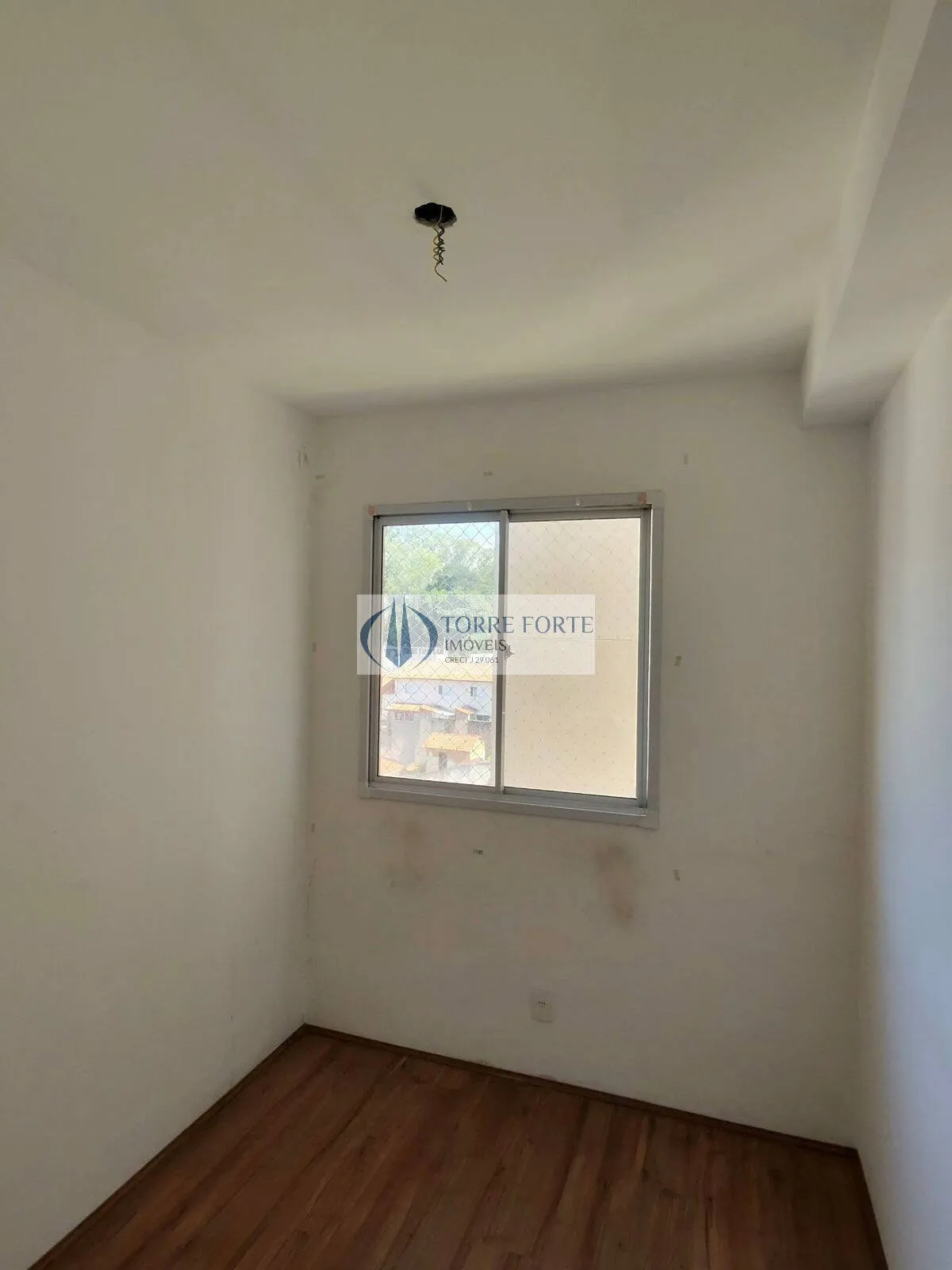 Imagem Ótimo apartamento com 45 m² reformado e semi-mobiliado próximo estação trem