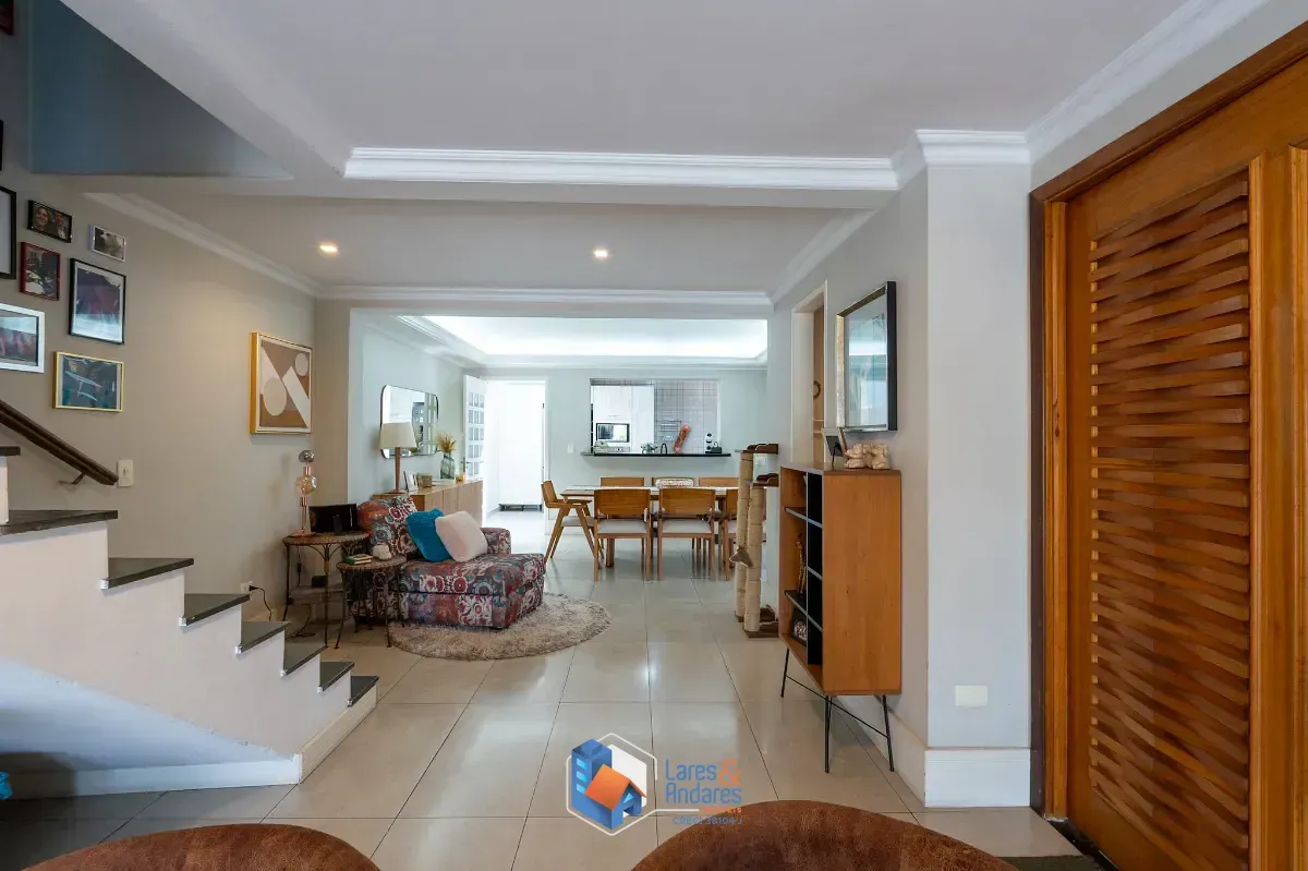 Imagem Sobrado para venda em Rolinópolis com 4 quartos, sendo 2 suítes, 225m²