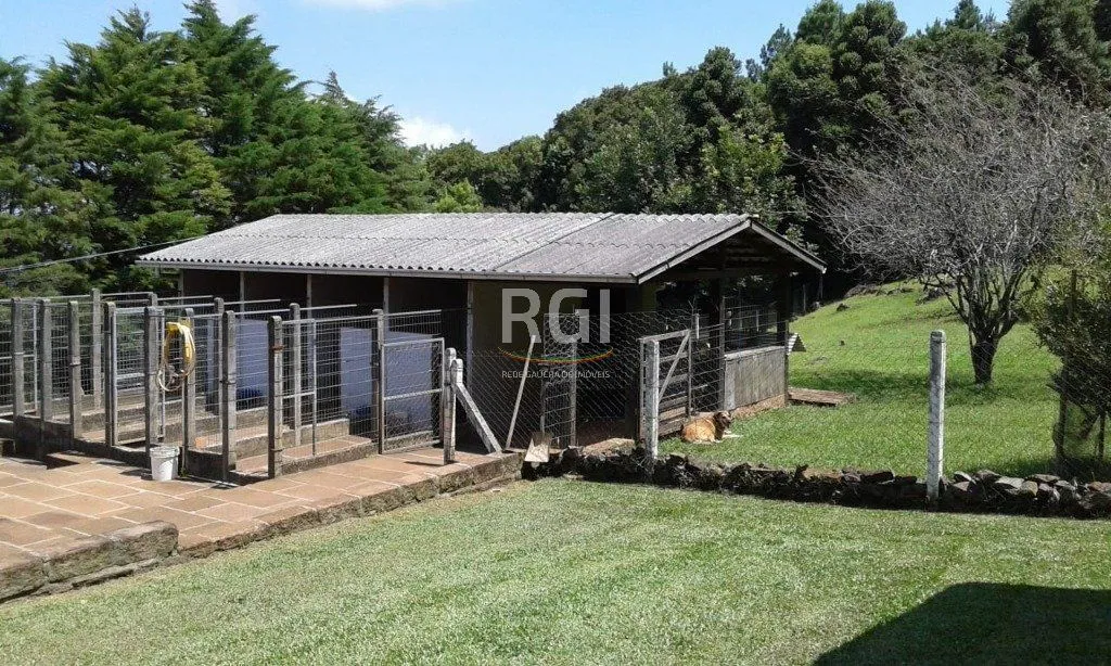Imagem Sítio para Venda - 230m², 3 dormitórios, sendo 1 suites, 4 vagas - Centro