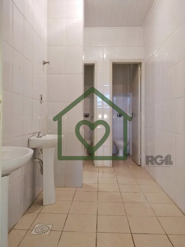 Imagem Depósito comercial localizado no bairro São João, com 615 m², pé direito 6,17 m, possui 01 port...