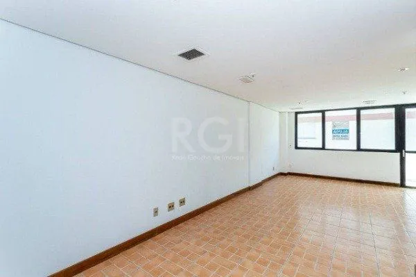 Imagem Sala comercial na Av Carlos Gomes com sacada DESOCUPADA
