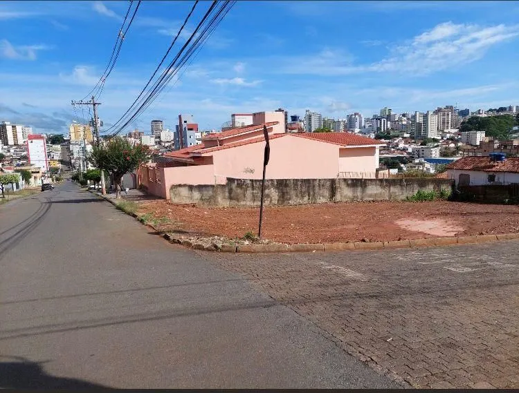 Imagem Terreno à venda, 300 m² por R$ 273.000,00 - Antônio Caixeta - Patos de Minas/MG