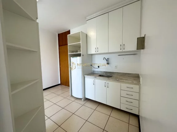 Imagem Suíte com Armários!!! Vaga de Garagem!!! Próximo a UnDF!!! CA 2 Lago Norte!!!