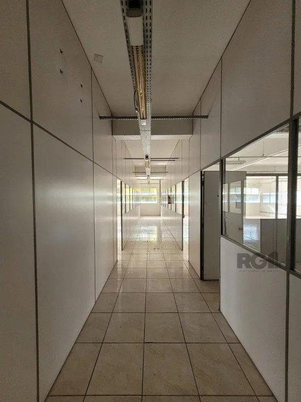 Imagem MÁFFER IMÓVEIS ALUGA - PRÉDIO COMERCIAL DE GRANDE PORTE Av. Missões, 06 - Bairro Navegantes | Porto Alegre