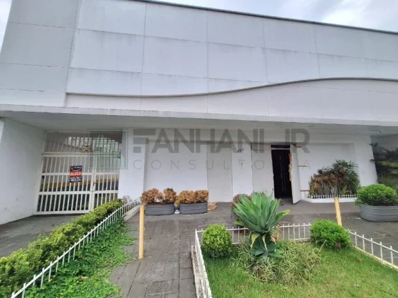 Imagem Casa Comercial de Alto Padrão para Locação em São Paulo-SP, Jardim América: 13 Salas, 5 Banheiros, 20 Vagas, 611m².