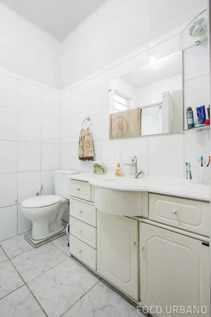 Imagem Casa para Venda - 250m², 4 dormitórios, 2 vagas - Petrópolis