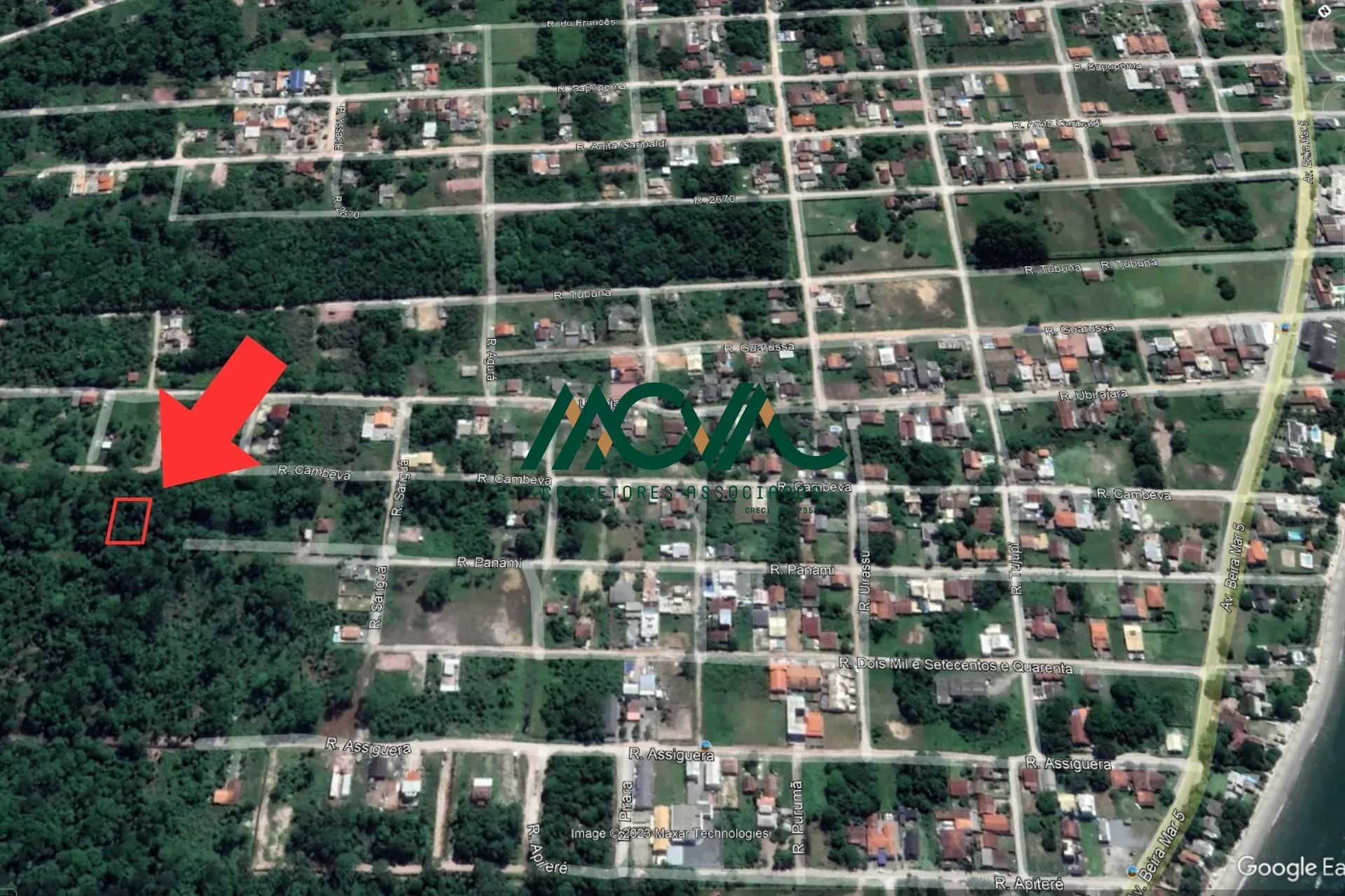 Imagem 4 terrenos sendo uma ESQUINA, com vegetação, localizado na Rua 2730, 888 - Bairro Pontal do Norte ...