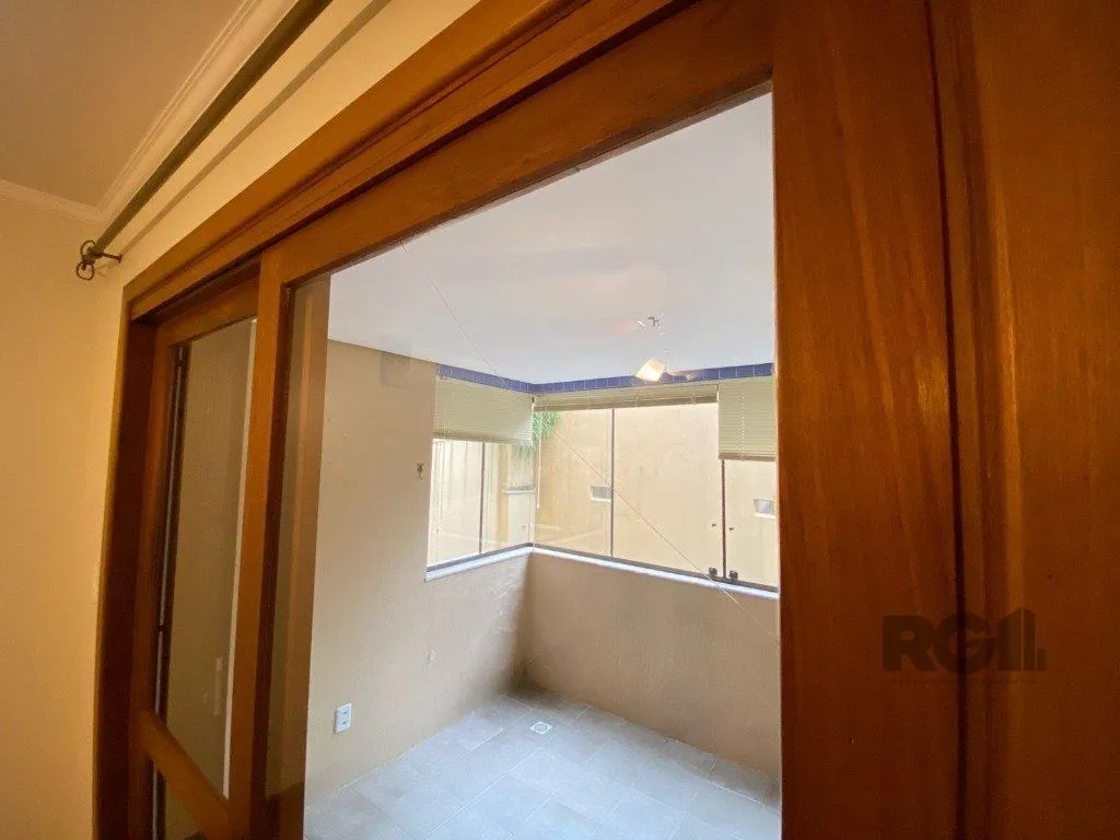 Imagem Amplo apartamento de 2 dormitórios no Petrópolis