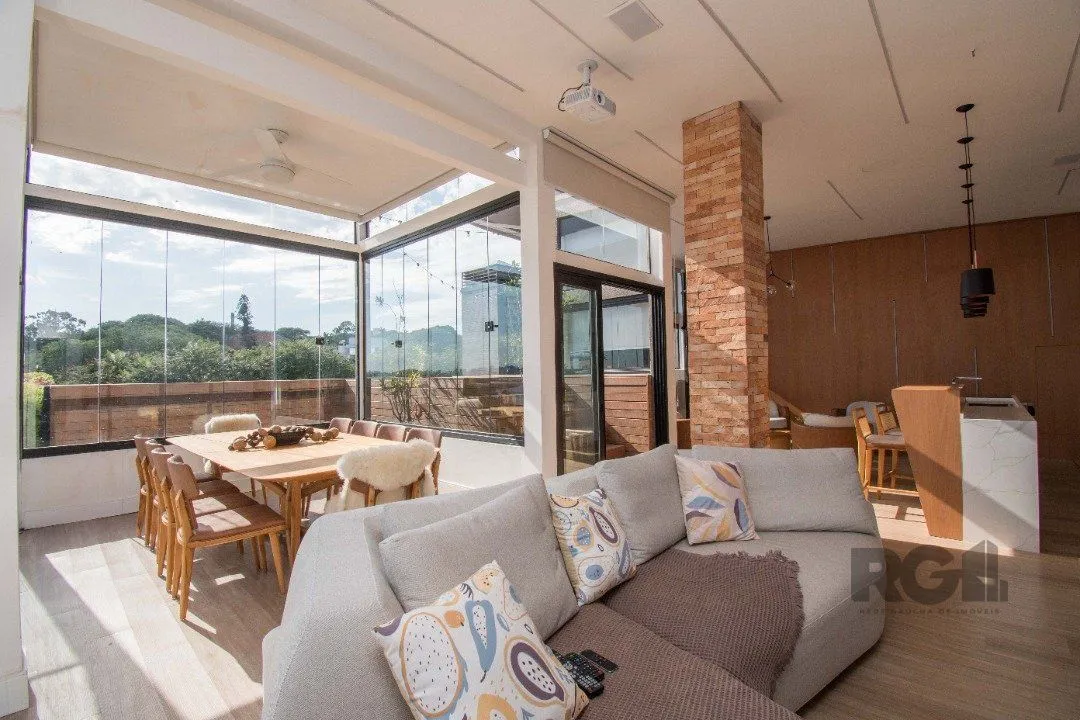 Imagem Cobertura de alto padrão, construtora Clave, vista perene para o Rio, 3 suítes, piscina, 3 vagas cobertas.