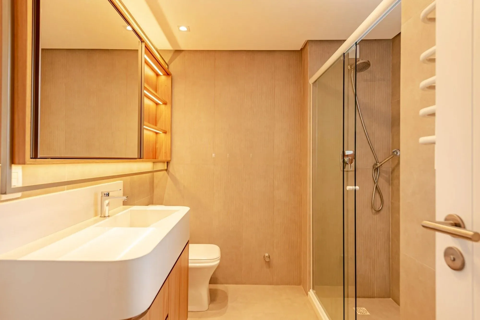 Imagem Casa em condomínio com 3 dormitórios, suíte e 3 vagas.