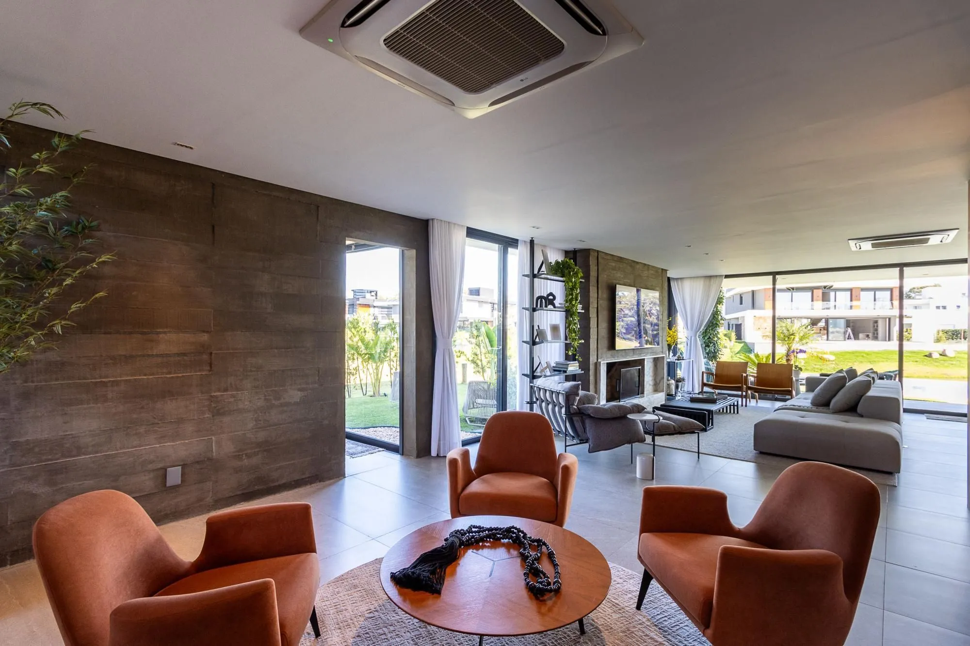 Imagem Casa em Condominio com 348m, 3 suites, 4 vagas de garagem em lote Molhado no Condominio Peninsula Ponta da Figueira.