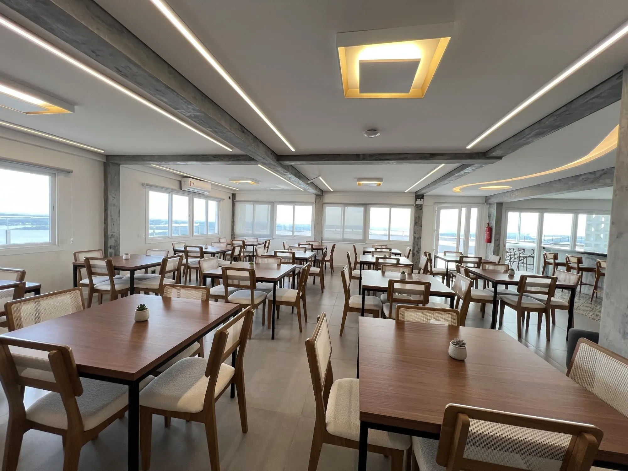 Imagem Sala Comercial Mobiliada 68m² - Centro, Prédio 24h com Rooftop