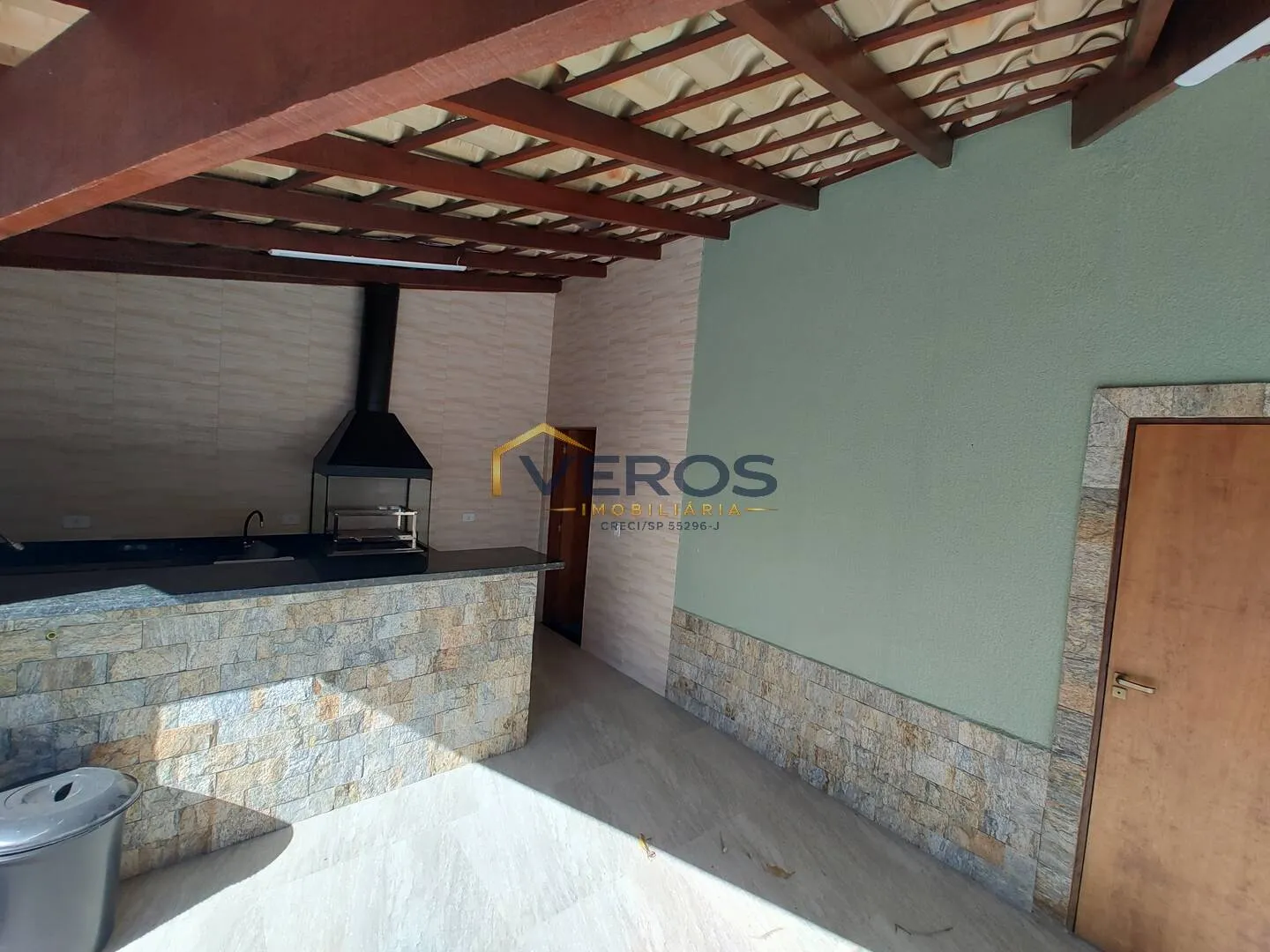 Imagem Casa com piscina e 03 dormitórios, sendo 02 suítes em Caraguatatuba