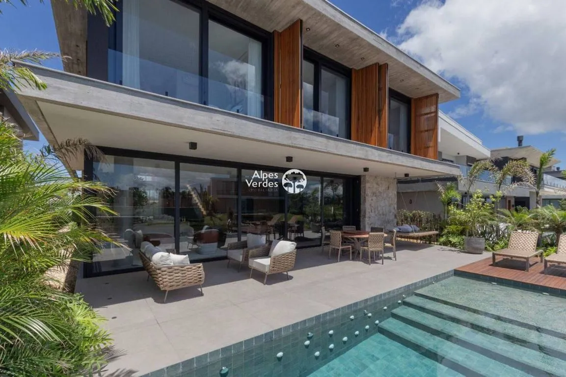 Imagem Vende-se casa prox ao centro de Xangri-lá - 6 Quartos- Valor R$7.950.000,00