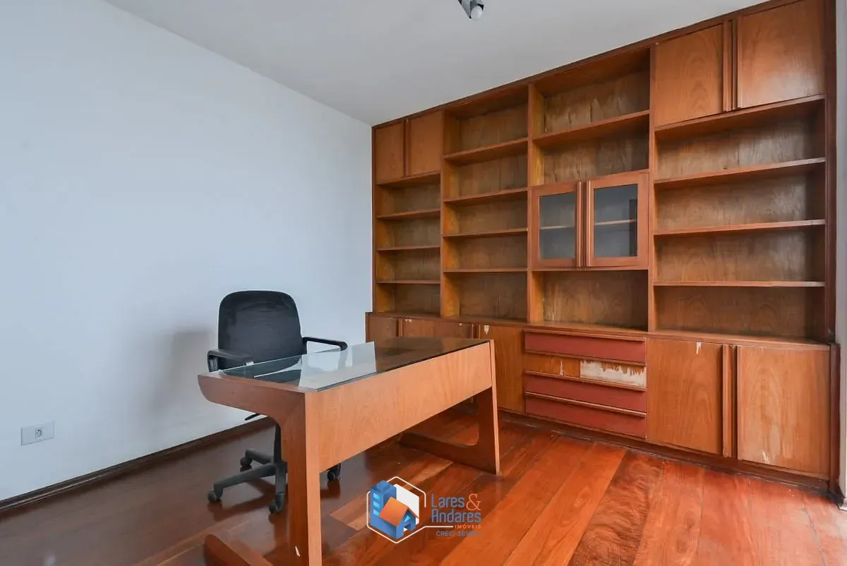 Imagem Sobrado para venda em Planalto Paulista com 4 quartos, sendo 2 suítes, 331m²