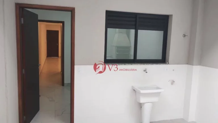 Imagem Sobrado com 3 dormitorios, 2 suites 1 lavabo, 2 vagas para 2 carros, sacadas nos quartos principais, churrasqueira, perto do metro Guilhermina esperaç