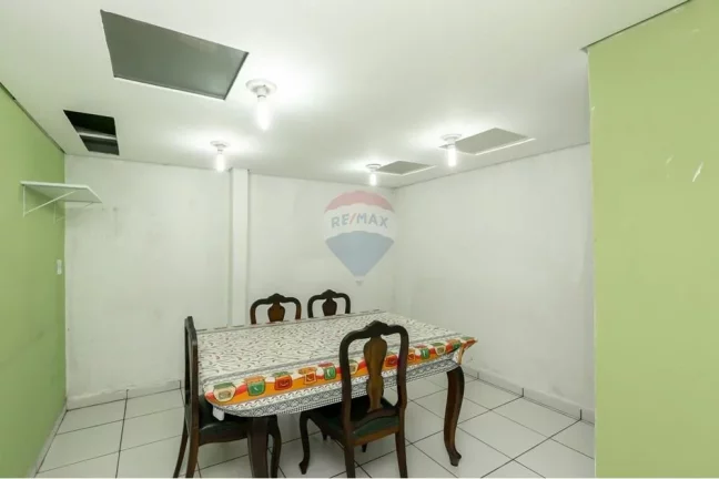 Imagem Casa bem localizada no jardim prudência com 3 Dormitórios,2 Banheiros, Sala com piso frio, Cozinha, corredor lateral, 2 vagas de garagem,