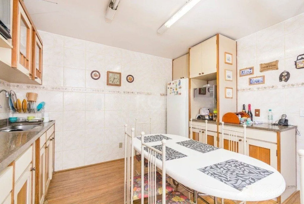 Imagem Casa de 333m² com 4 dormitórios, pátio com piscina, espaço gourmet com churrasqueira e 4 vaga de garagem no bairro Passo da Areia