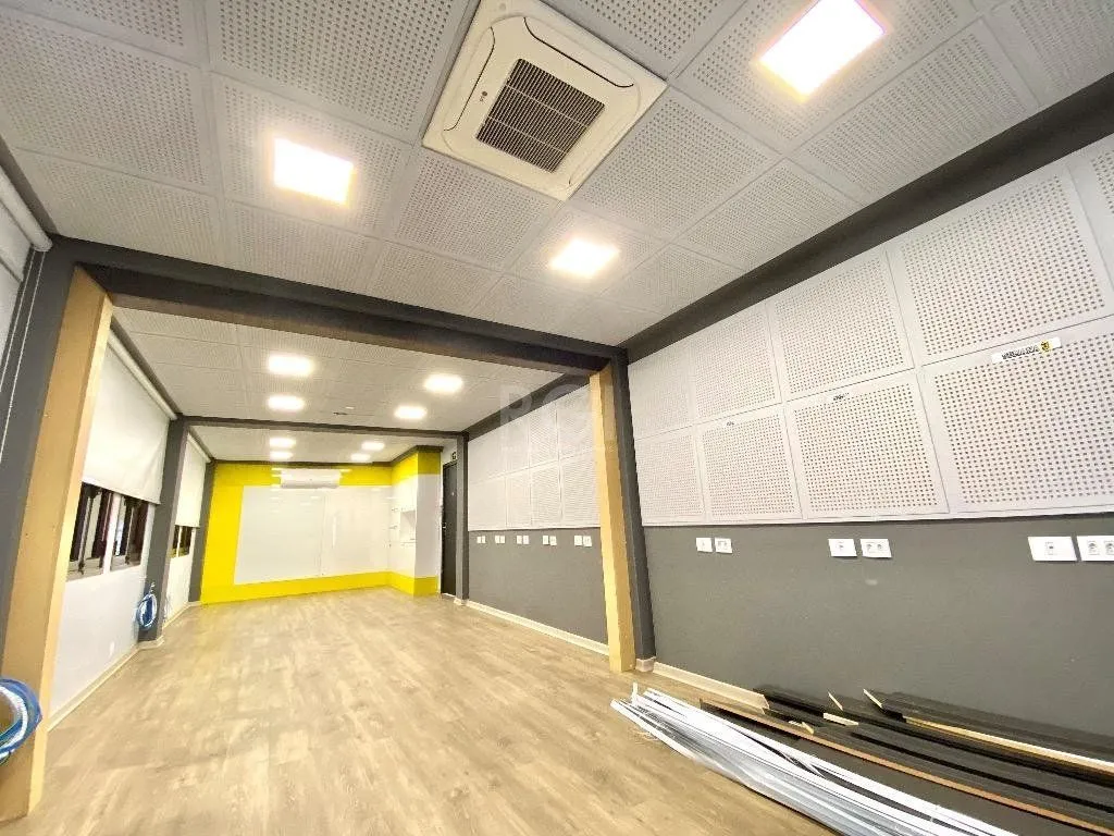 Imagem Excelente Casa Comercial Reformada Para comprar - Partenon - Porto Alegre/RS