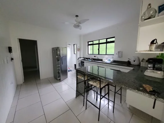 Imagem PITANGUEIRAS – NA QUADRA DA PRAIA, APARTAMENTO TOTALMENTE REFORMADO, LAZER NO PRÉDIO E 02 VAGAS DE GARAGEM.