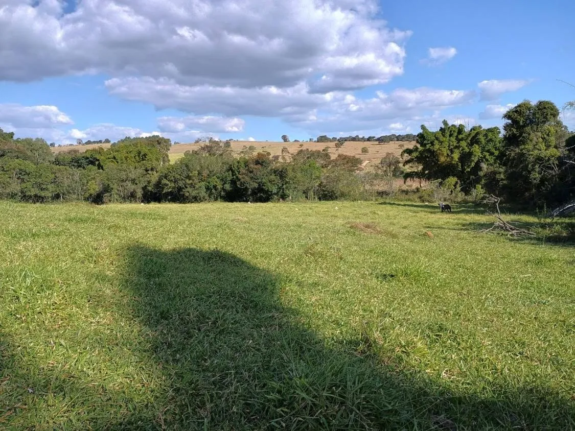 Imagem Excelente Terreno à Venda em Oliveira/MG: 34 Hectares com Boa Disponibilidade de Água