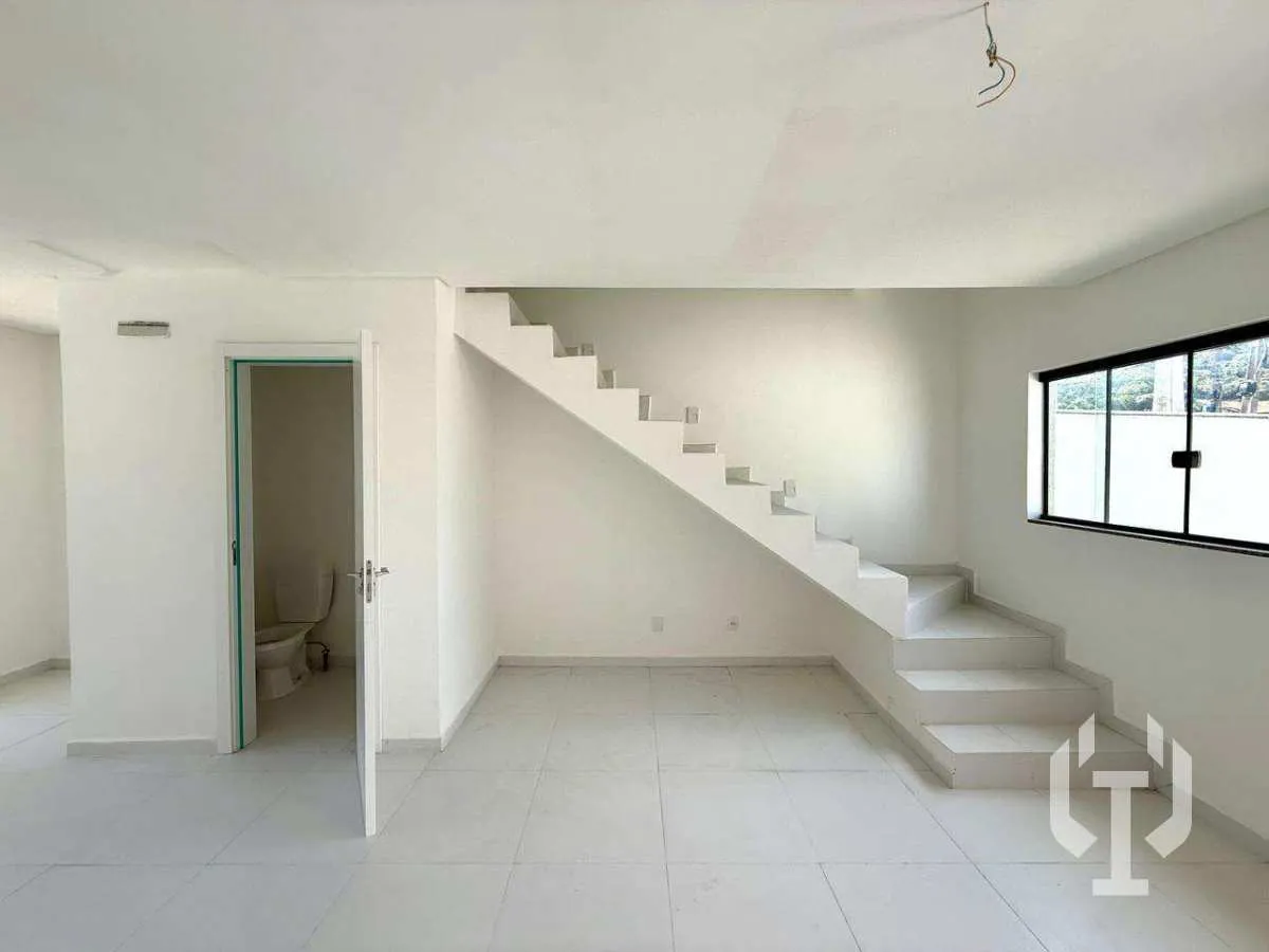 Imagem Sobrado à venda em Itapema, com 2 quartos, 70m2
