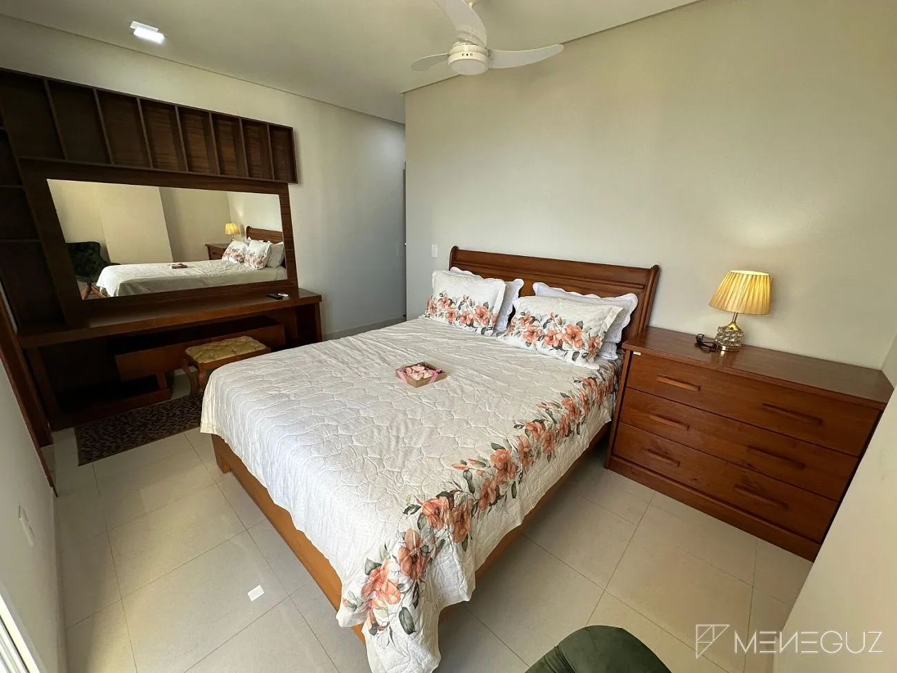 Imagem Apartamento 3 quartos a venda na orla da Praia do Morro, totalmente mobiliado