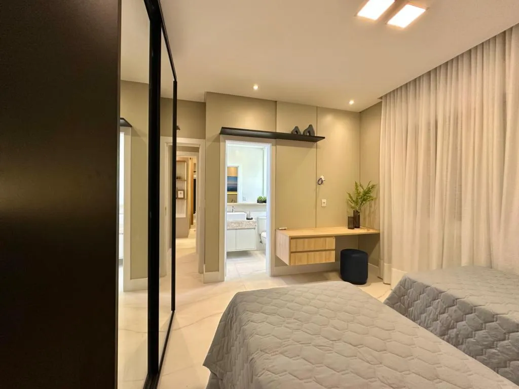 Imagem Casa em Condominio 4 Dormitórios - Bairro Capão Novo