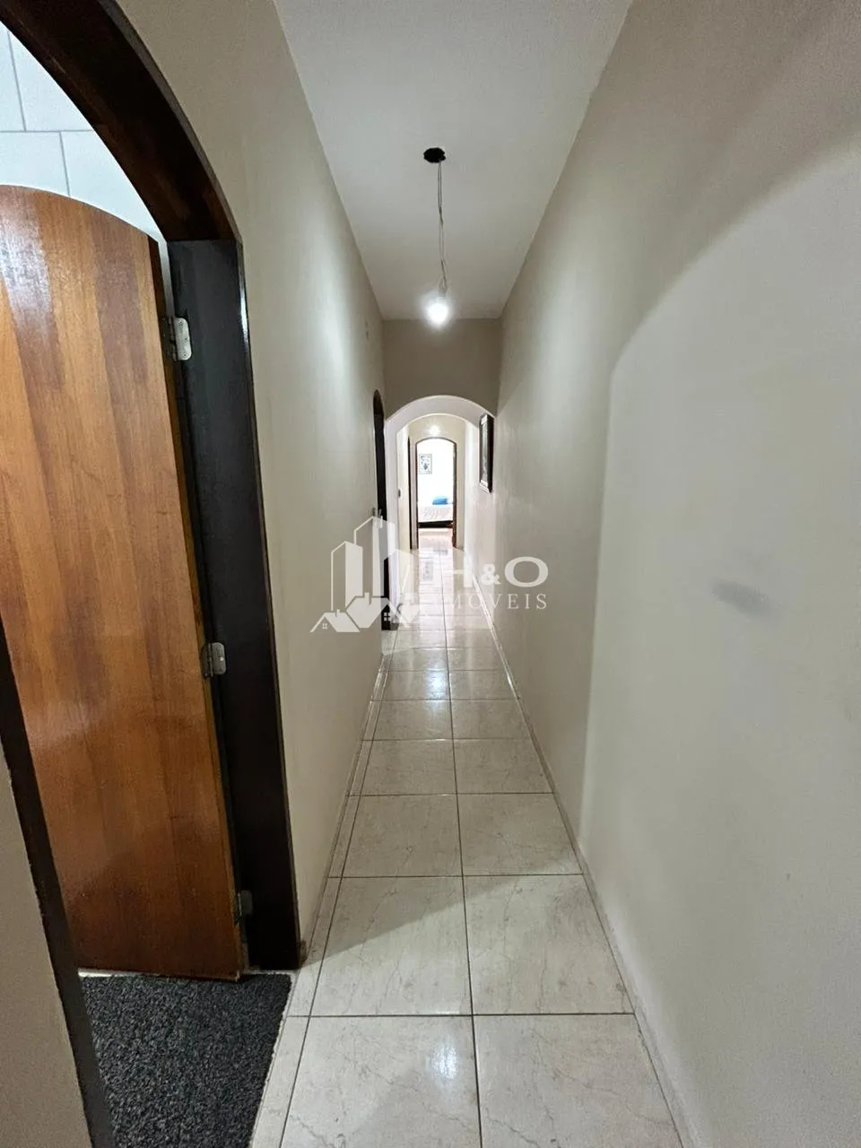 Imagem Casa Ampla à Venda na Fazenda Aricanduva - 4 Dormitórios, Suíte, Edícula e Quintal! 200m2 - R$545.000,00