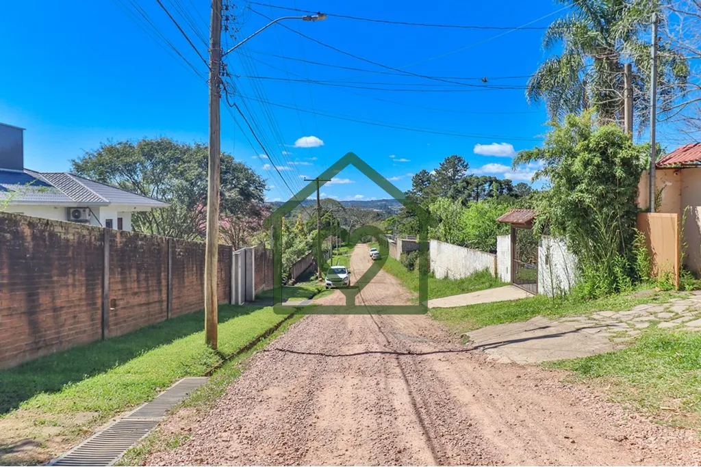Imagem Casa à venda no bairro Hípica com 165 m2 de área privativa em terreno de 492 m2. O imóvel conta ...