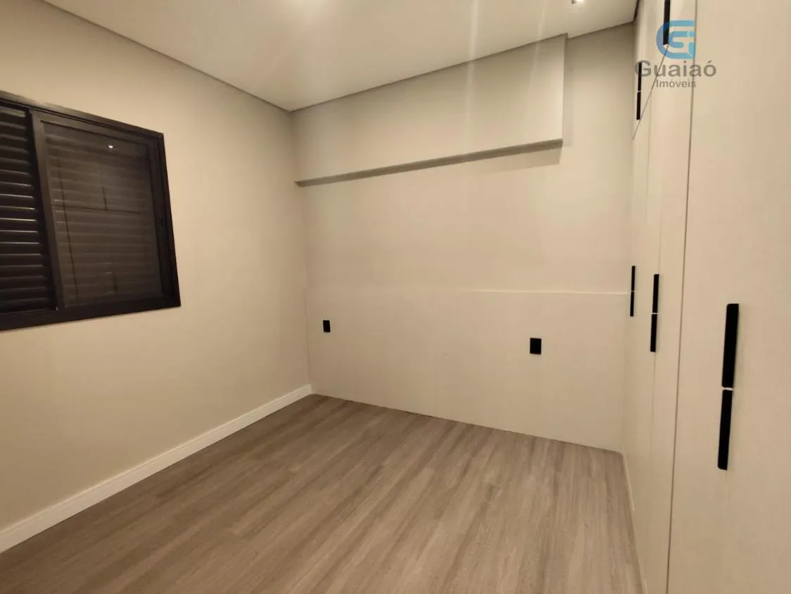 Imagem Vendo Maravilhosa Cobertura Penthouse, 03 Dormitórios com Vista para a praia, 01 suíte, 03 Vagas de Garagem Paralelas, Home Office, Condomínio com Lazer Completo, Pompéia, Santos.