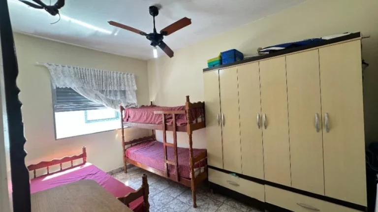 Imagem "Apartamento mobiliado com uma sala ampla, ideal para quem busca conforto e praticidade. Excelente localização e uma linda decoração. Agende sua visita!"
