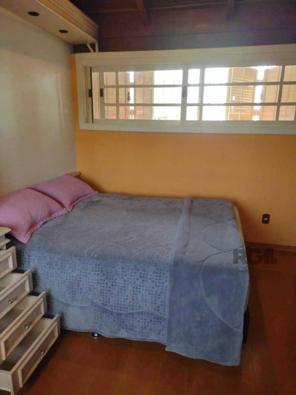 Imagem Casa semi mobiliada, 4 dormitórios, 5 vagas Bairro Vila Cachoeirinha