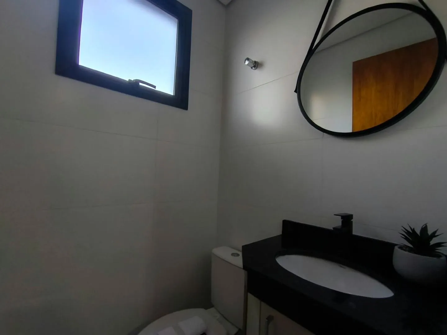Imagem Sobrados novos em Condomínio Frente ao Mar em Itanhaém-SP, 2 Quartos, 2 Suítes, 2 Salas, 1 Vaga, 96,02 m² no Suarão.