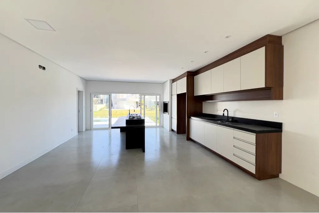 Imagem Casa de condomínio à venda em Xangri-Lá, Centro, com 4 quartos, 204m2