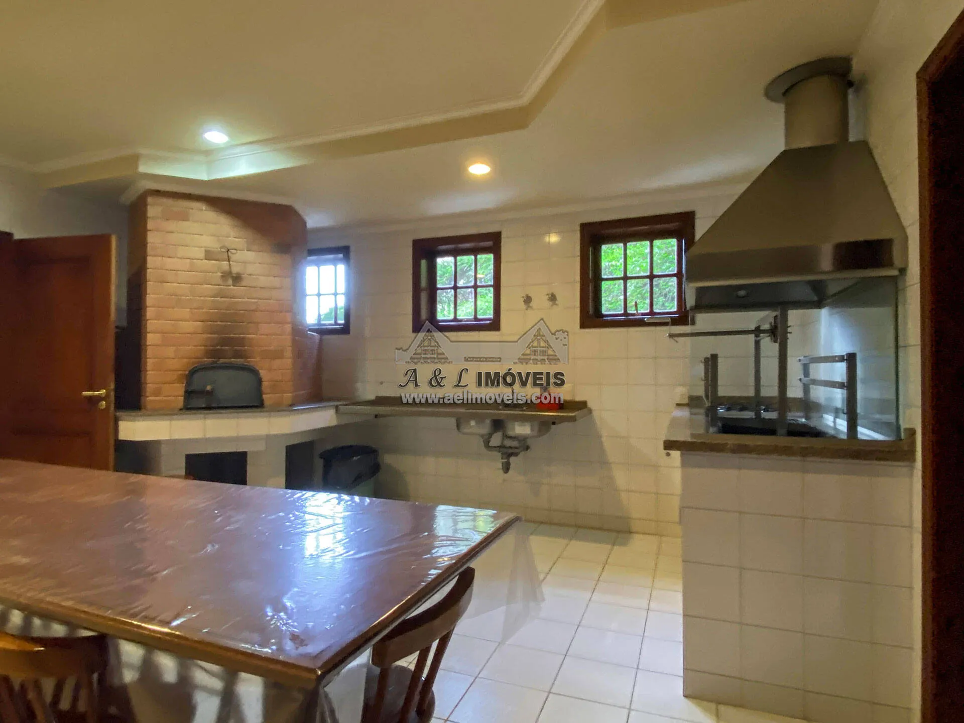 Imagem Apartamento à venda em Campos do Jordão - Condomínio com piscina